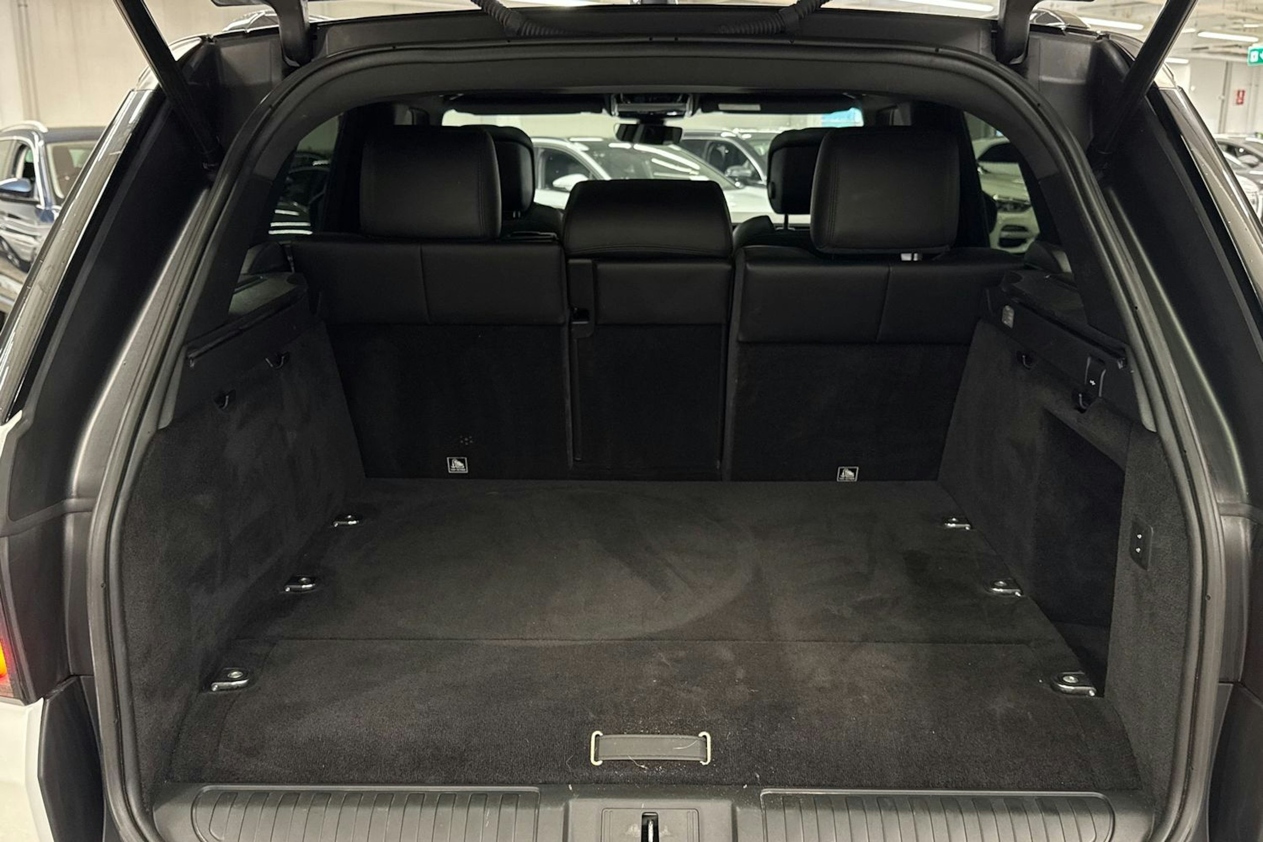 Valkoinen Land Rover Range Rover Sport 2019 kuva 29.