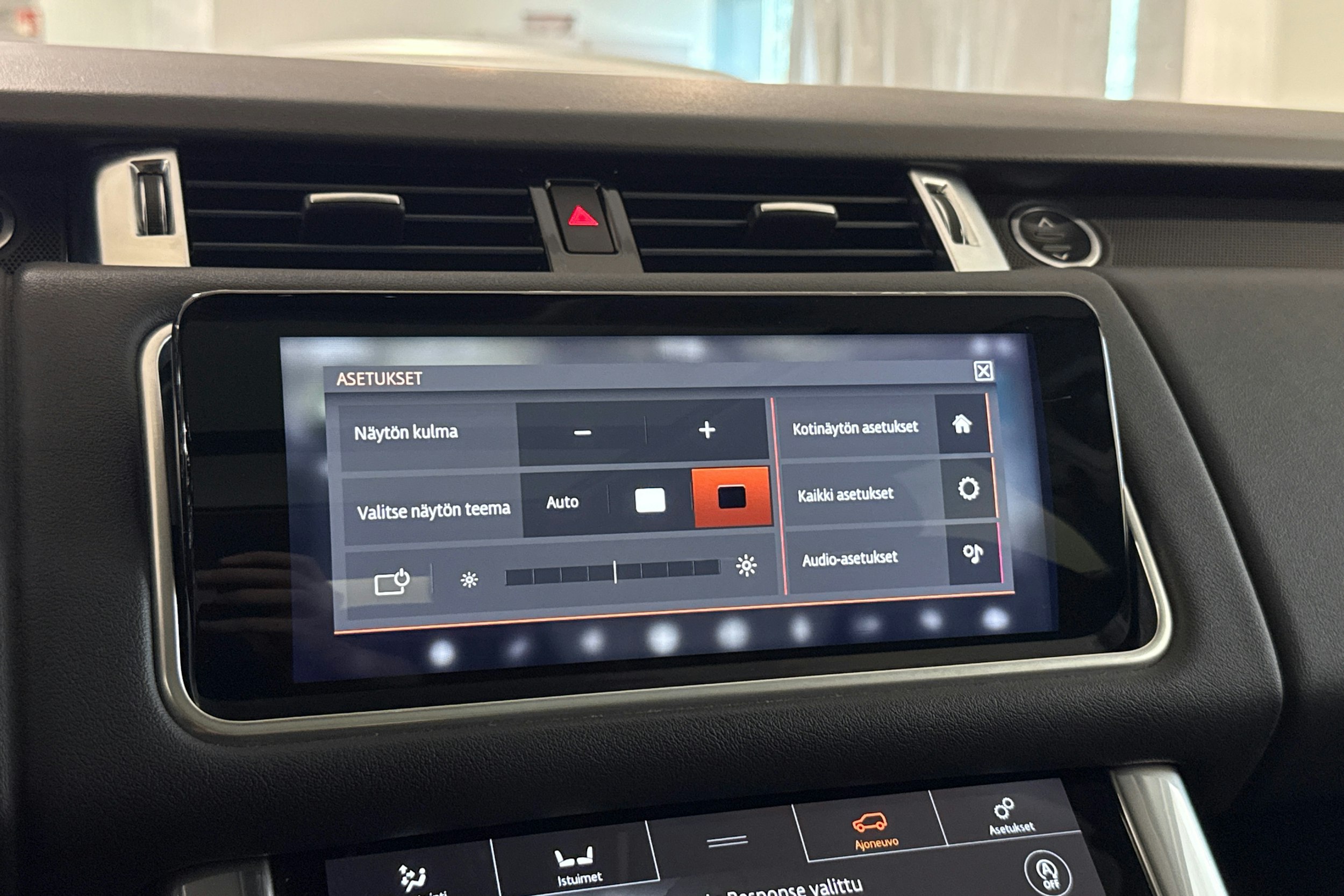 met. musta Land Rover Range Rover Sport 2019 kuva 17.