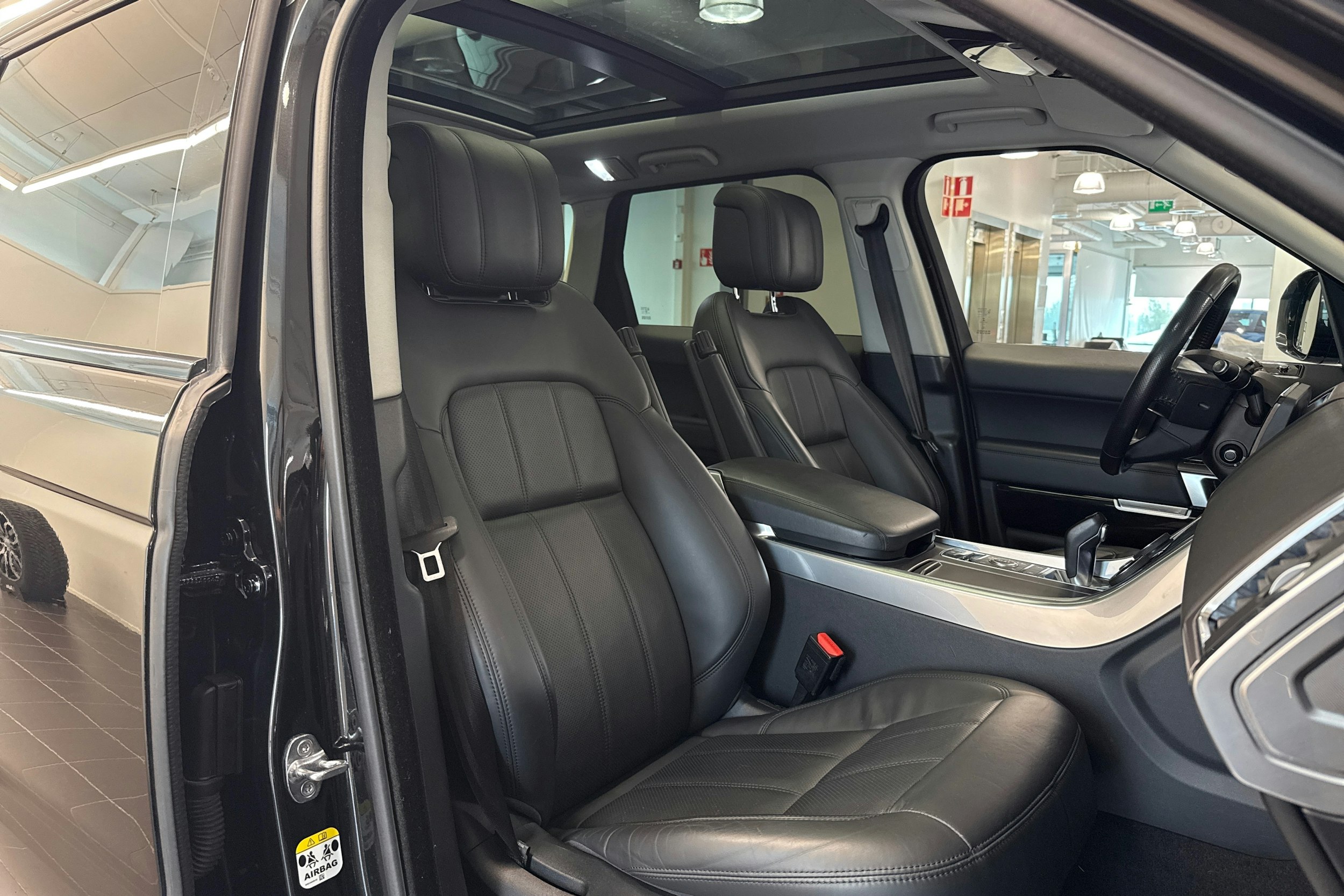 met. musta Land Rover Range Rover Sport 2019 kuva 23.