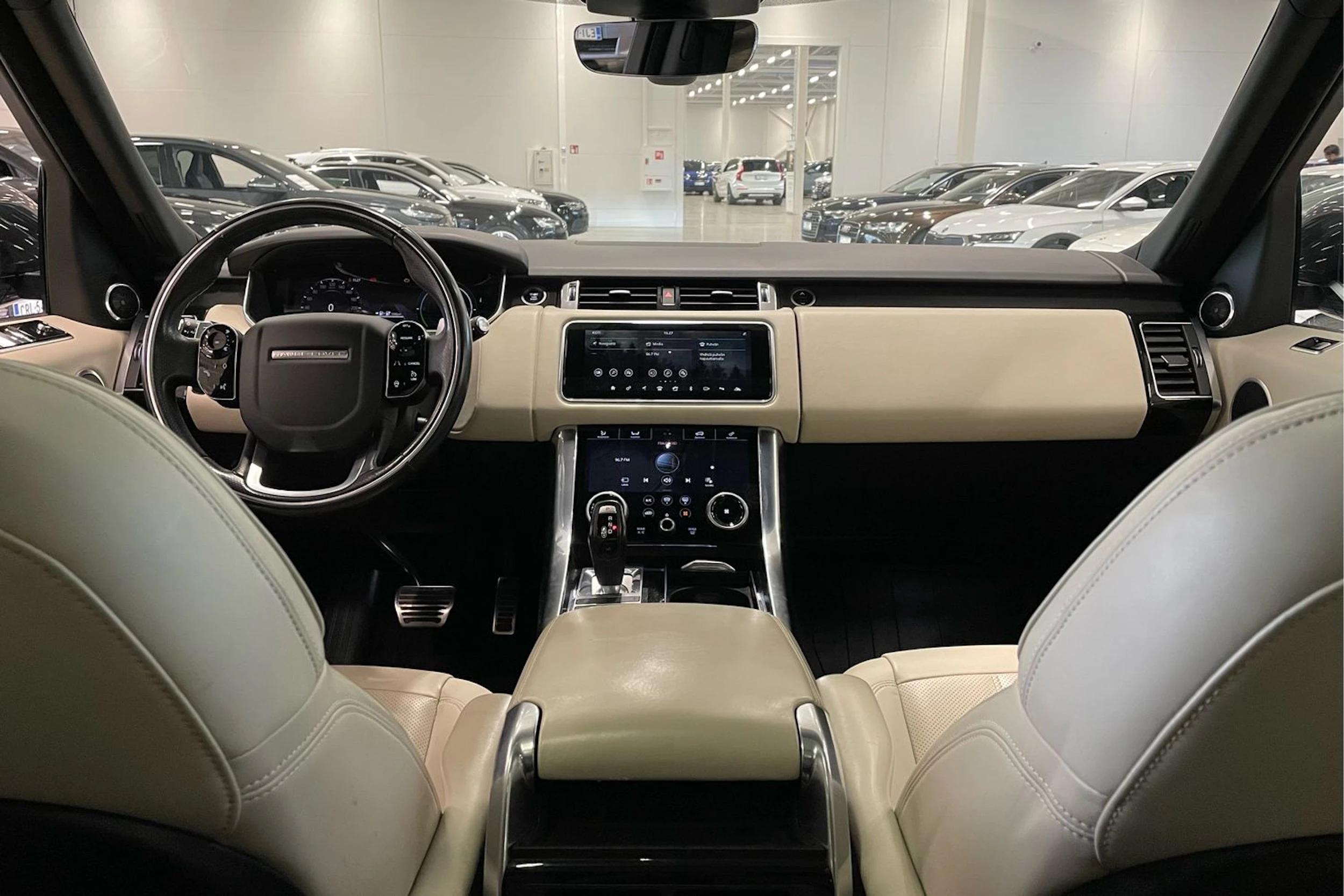 harmaa Land Rover Range Rover Sport 2020 kuva 16.