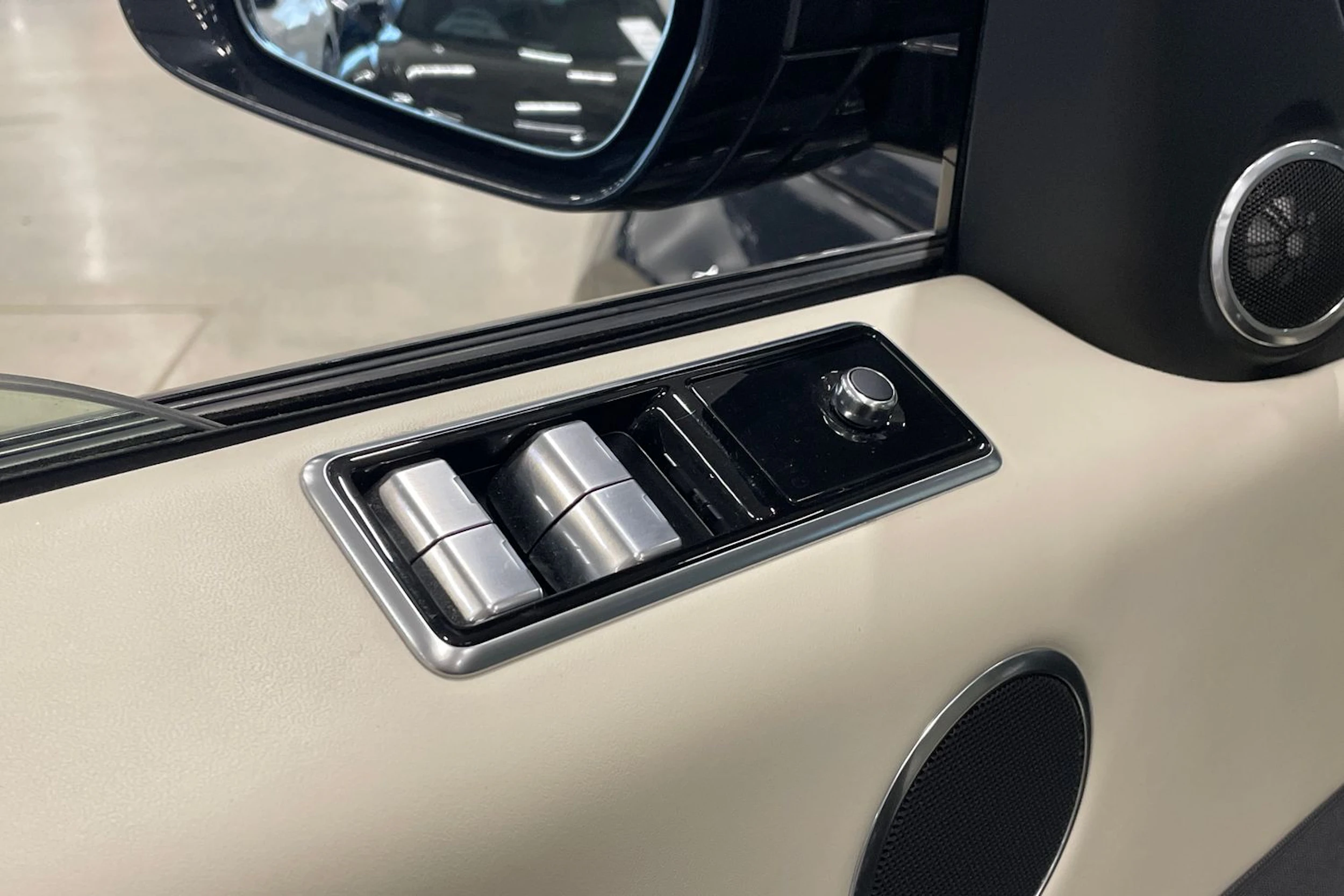 harmaa Land Rover Range Rover Sport 2020 kuva 31.