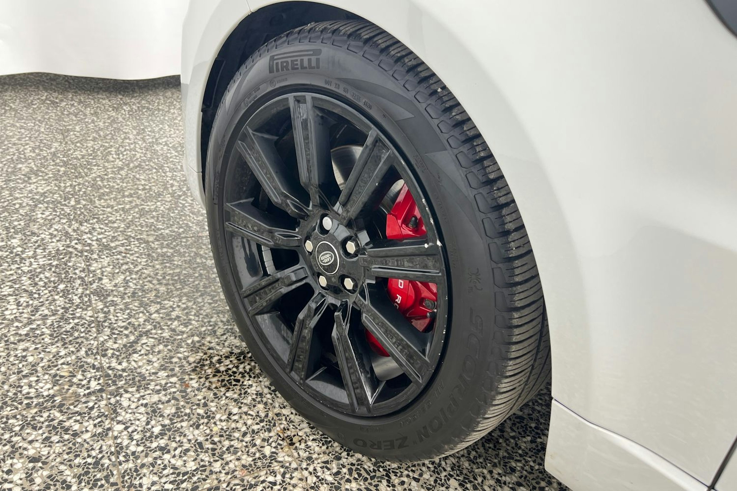 Valkoinen Land Rover Range Rover Sport 2021 kuva 13.