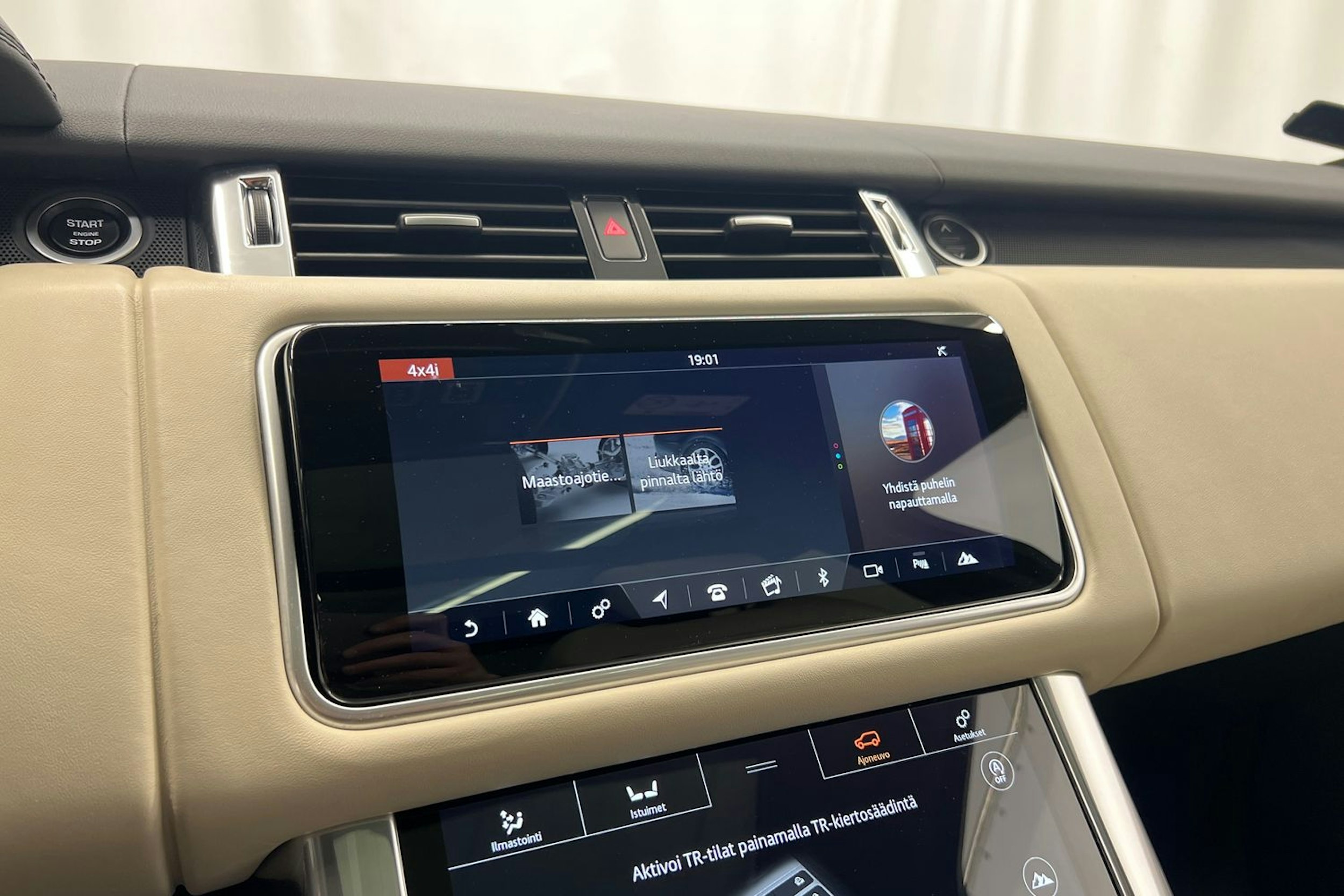 Valkoinen Land Rover Range Rover Sport 2021 kuva 27.