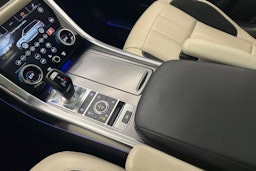 Valkoinen Land Rover Range Rover Sport 2021 kuva 33.