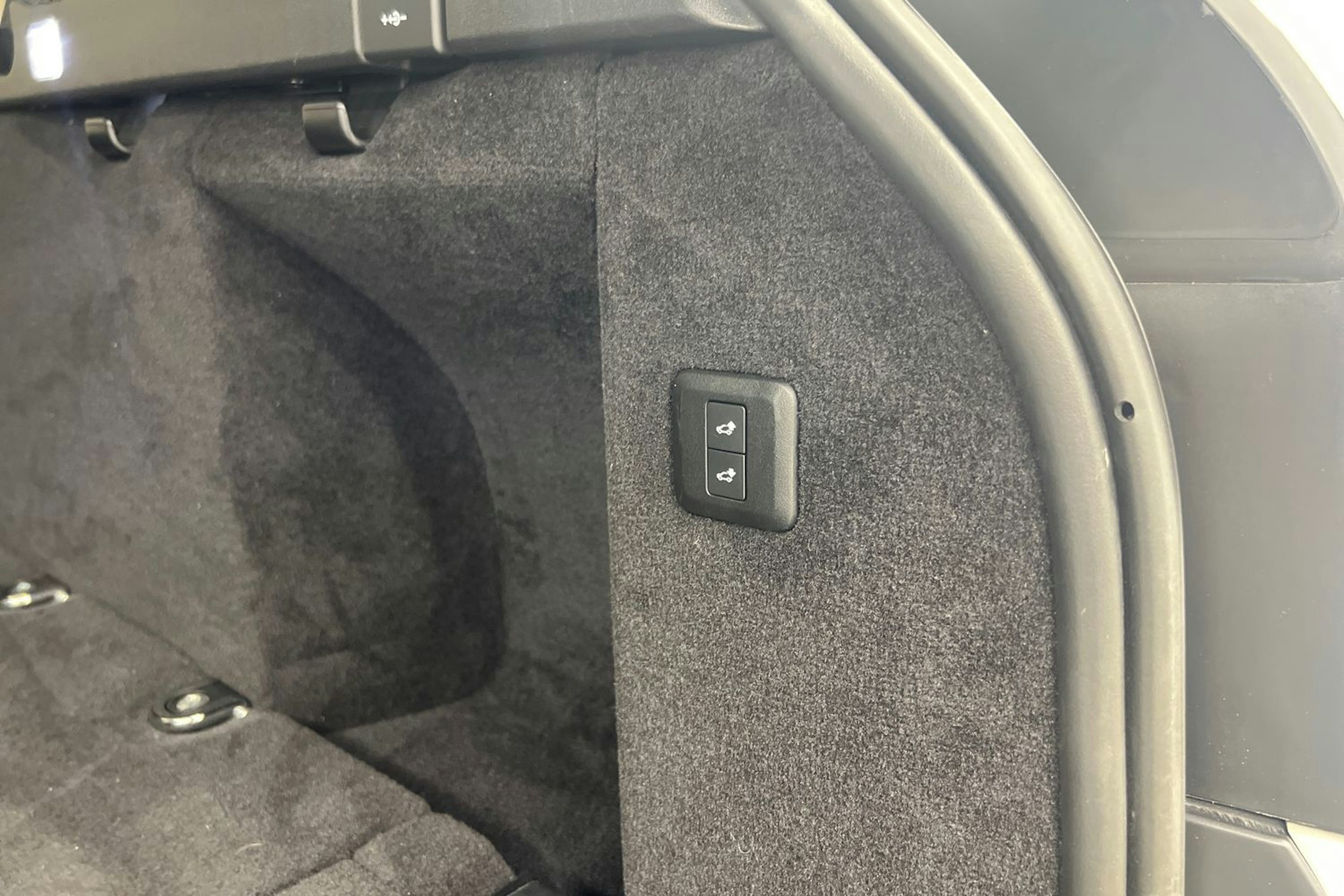 Valkoinen Land Rover Range Rover Sport 2021 kuva 37.