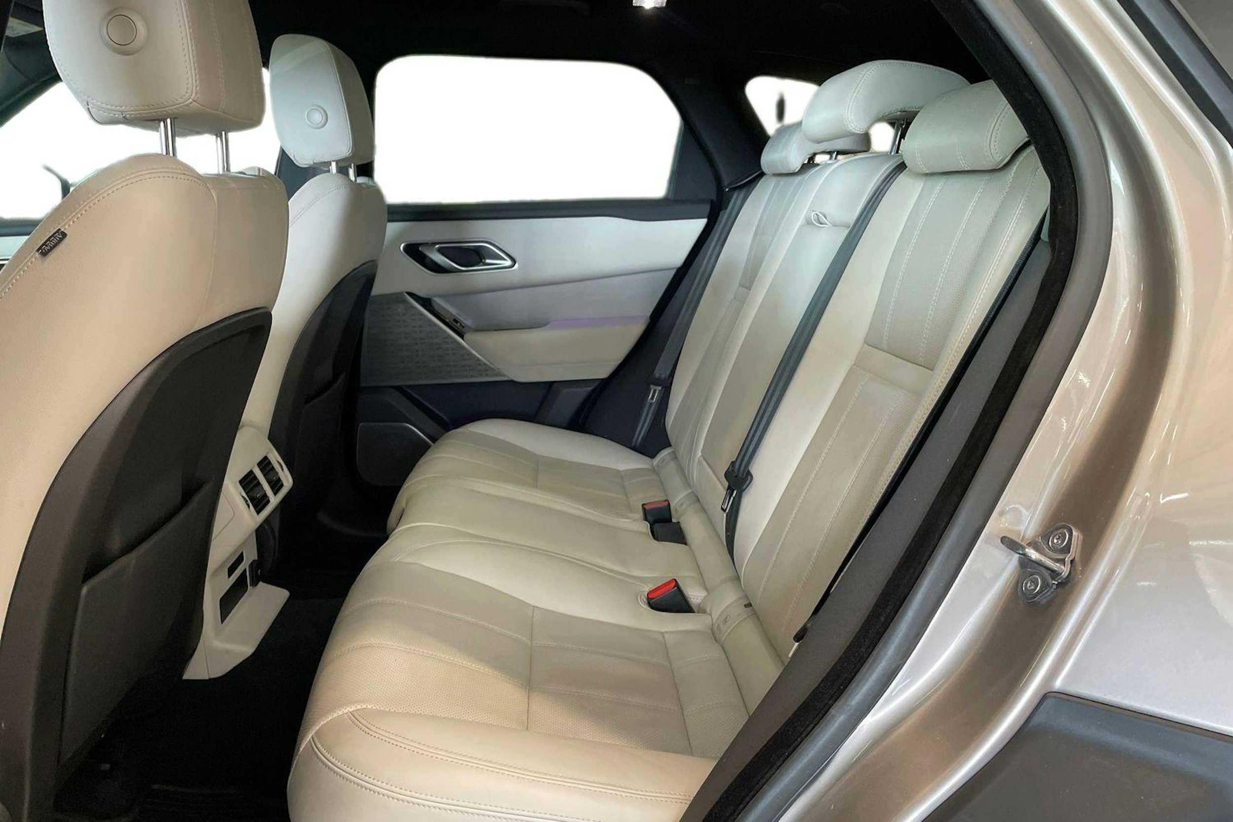 ruskea (beige) Land Rover Range Rover Velar 2021 kuva 10.