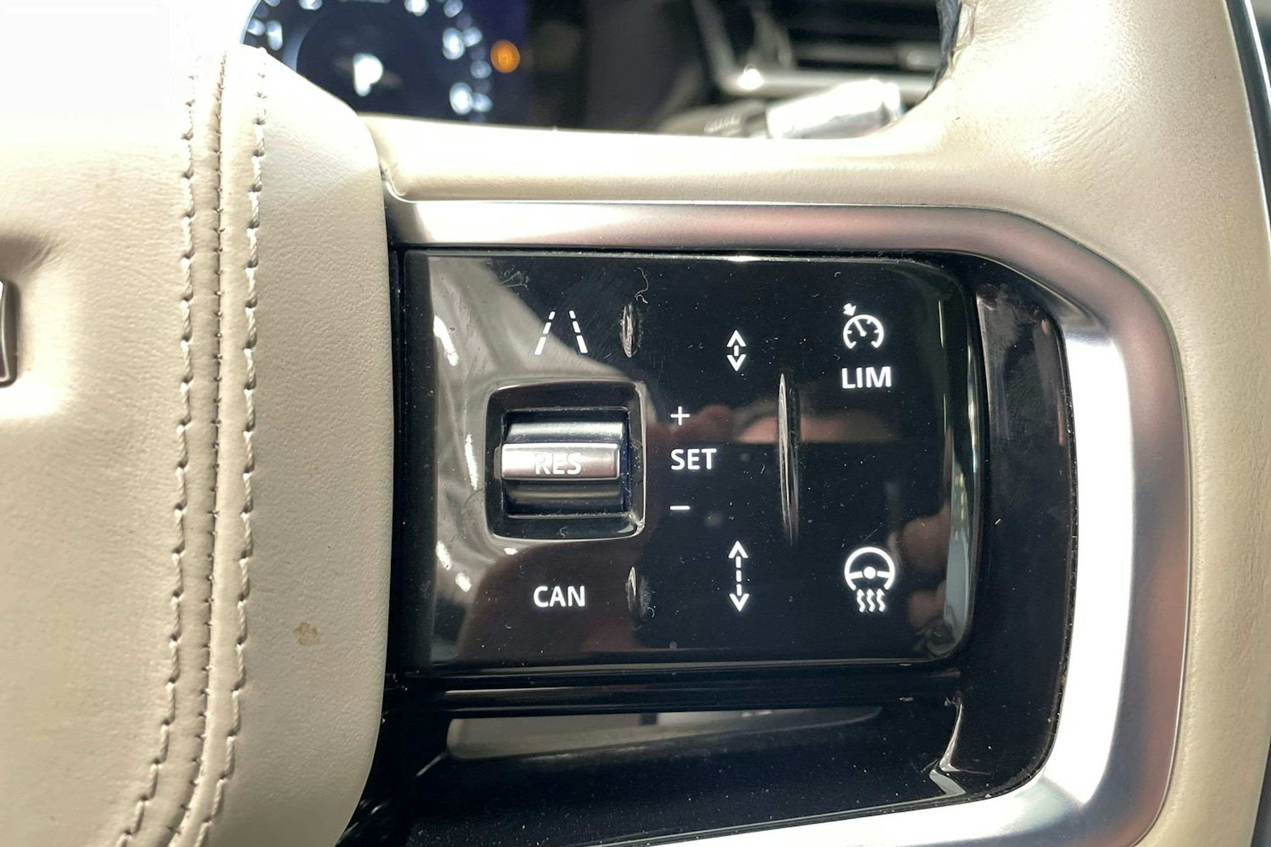 ruskea (beige) Land Rover Range Rover Velar 2021 kuva 19.