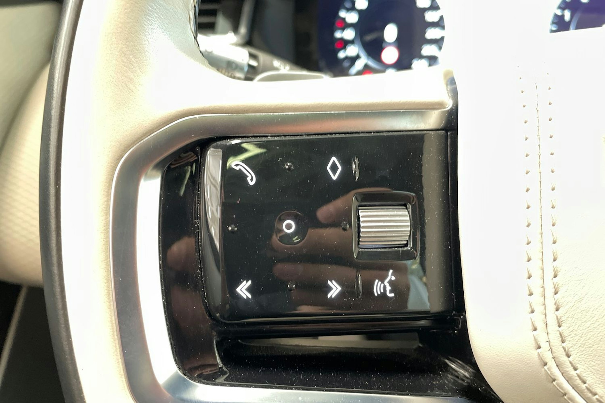ruskea (beige) Land Rover Range Rover Velar 2021 kuva 20.