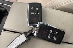 ruskea (beige) Land Rover Range Rover Velar 2021 kuva 35.