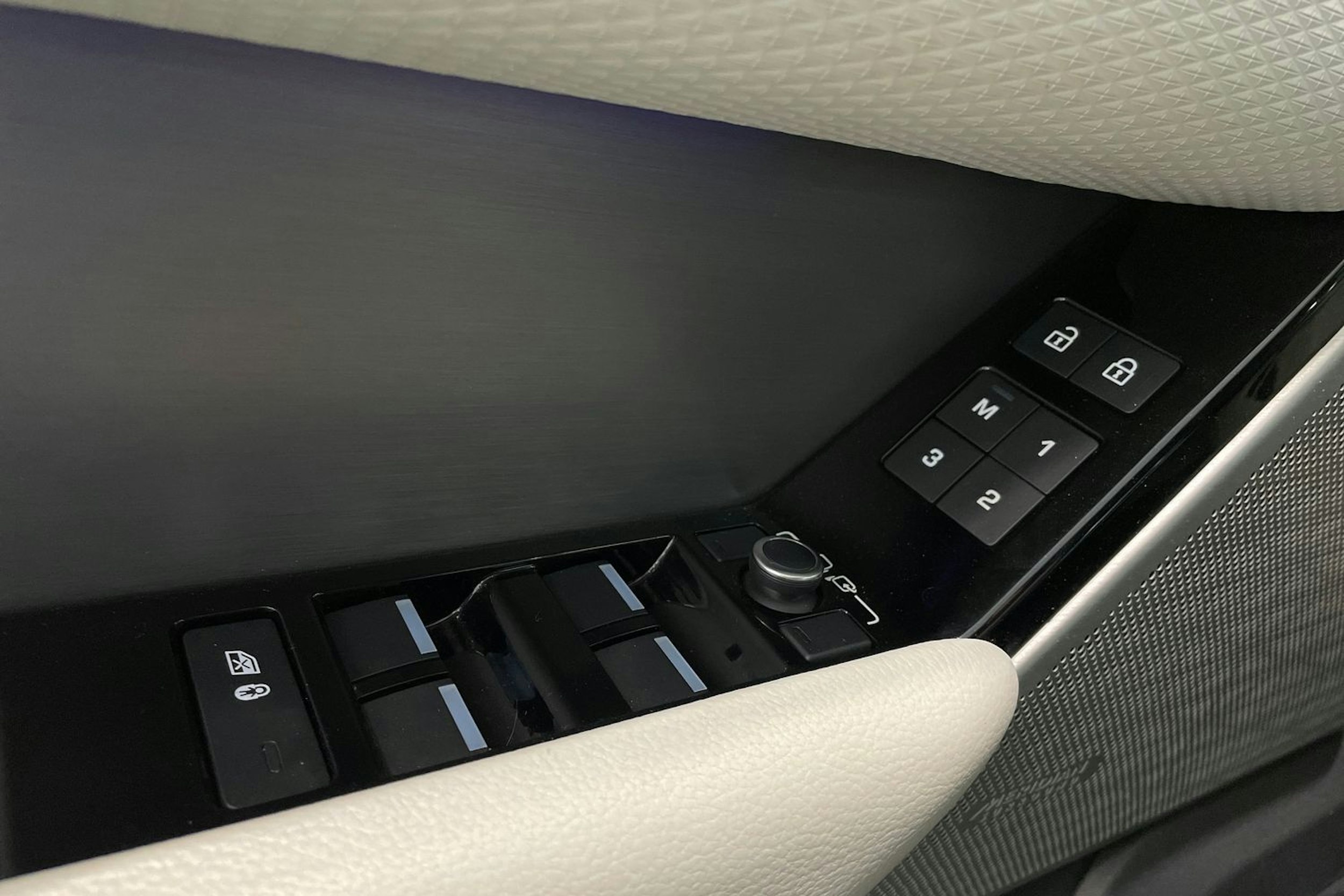 ruskea (beige) Land Rover Range Rover Velar 2021 kuva 36.