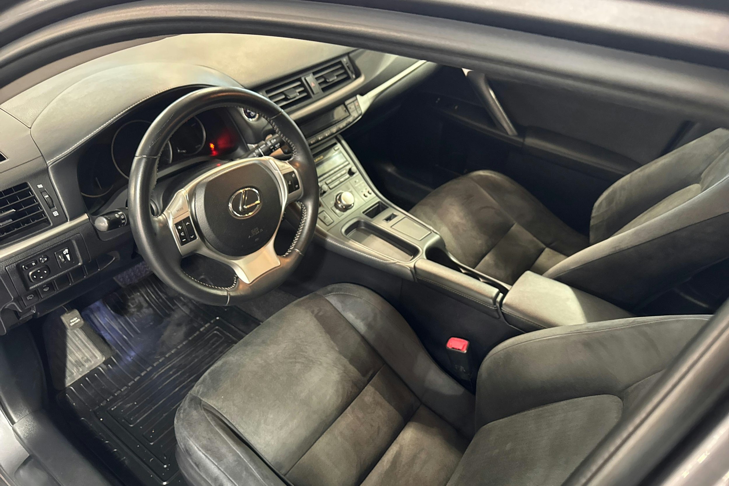 harmaa Lexus CT 2014 kuva 7.