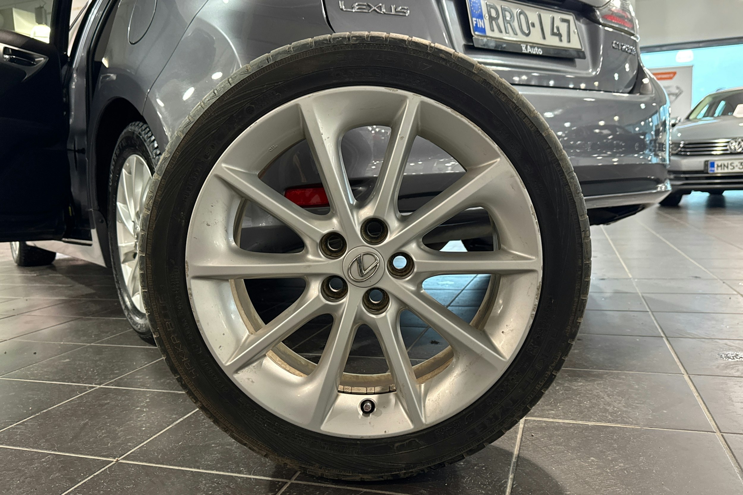 harmaa Lexus CT 2014 kuva 13.