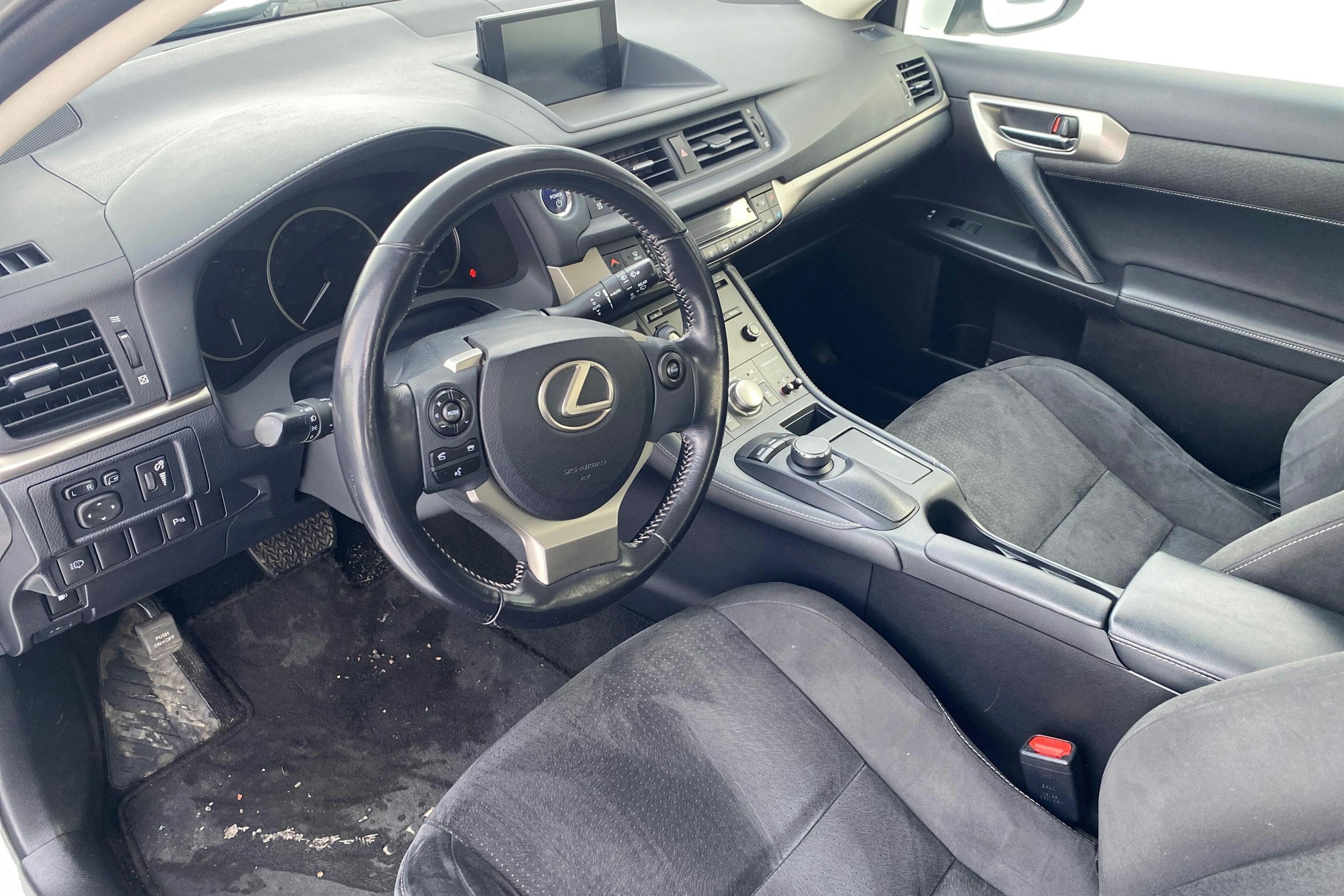 valkoinen Lexus CT 2016 kuva 3.