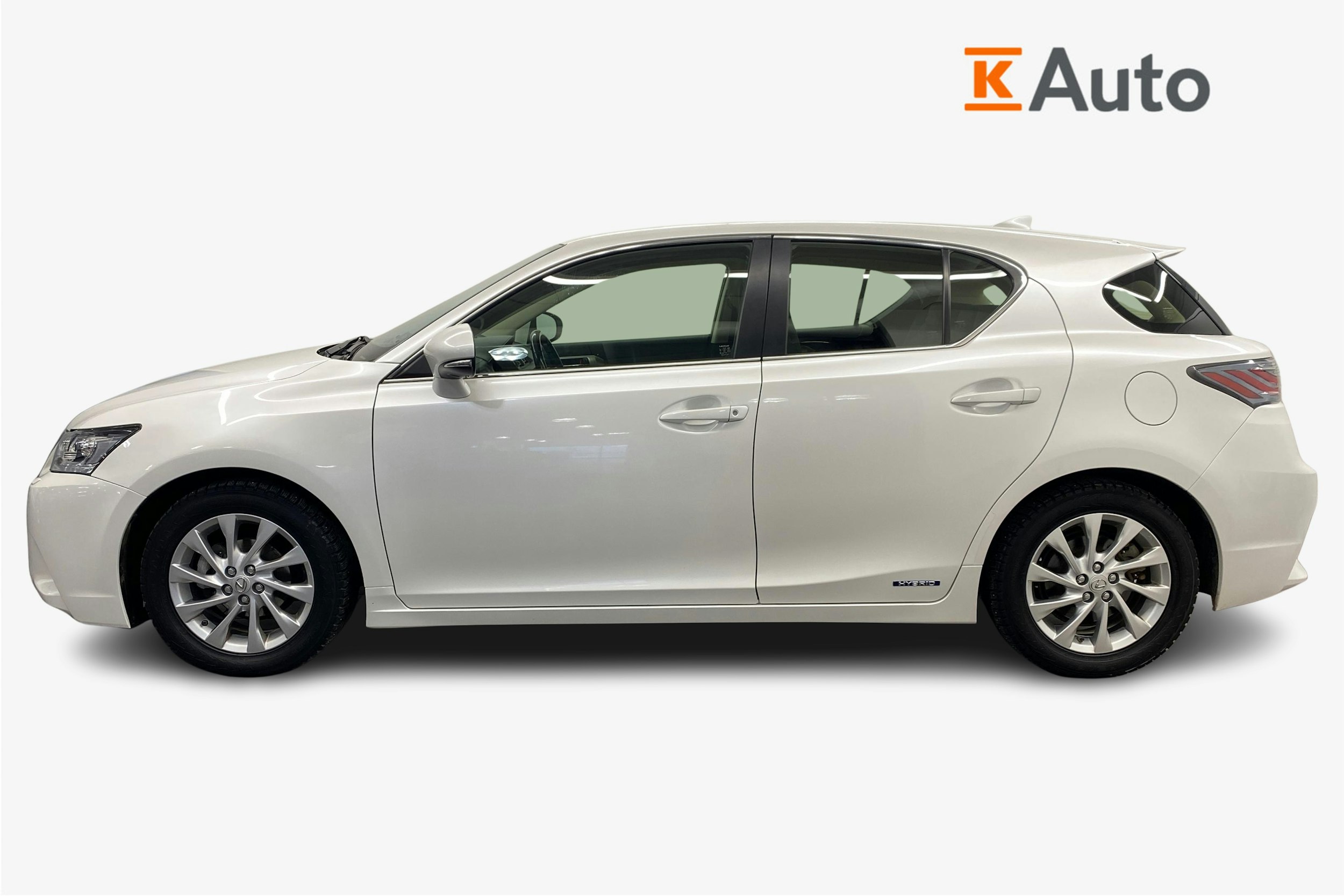 valkoinen Lexus CT 2016 kuva 6.