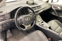 valkoinen Lexus CT 2016 kuva 7.