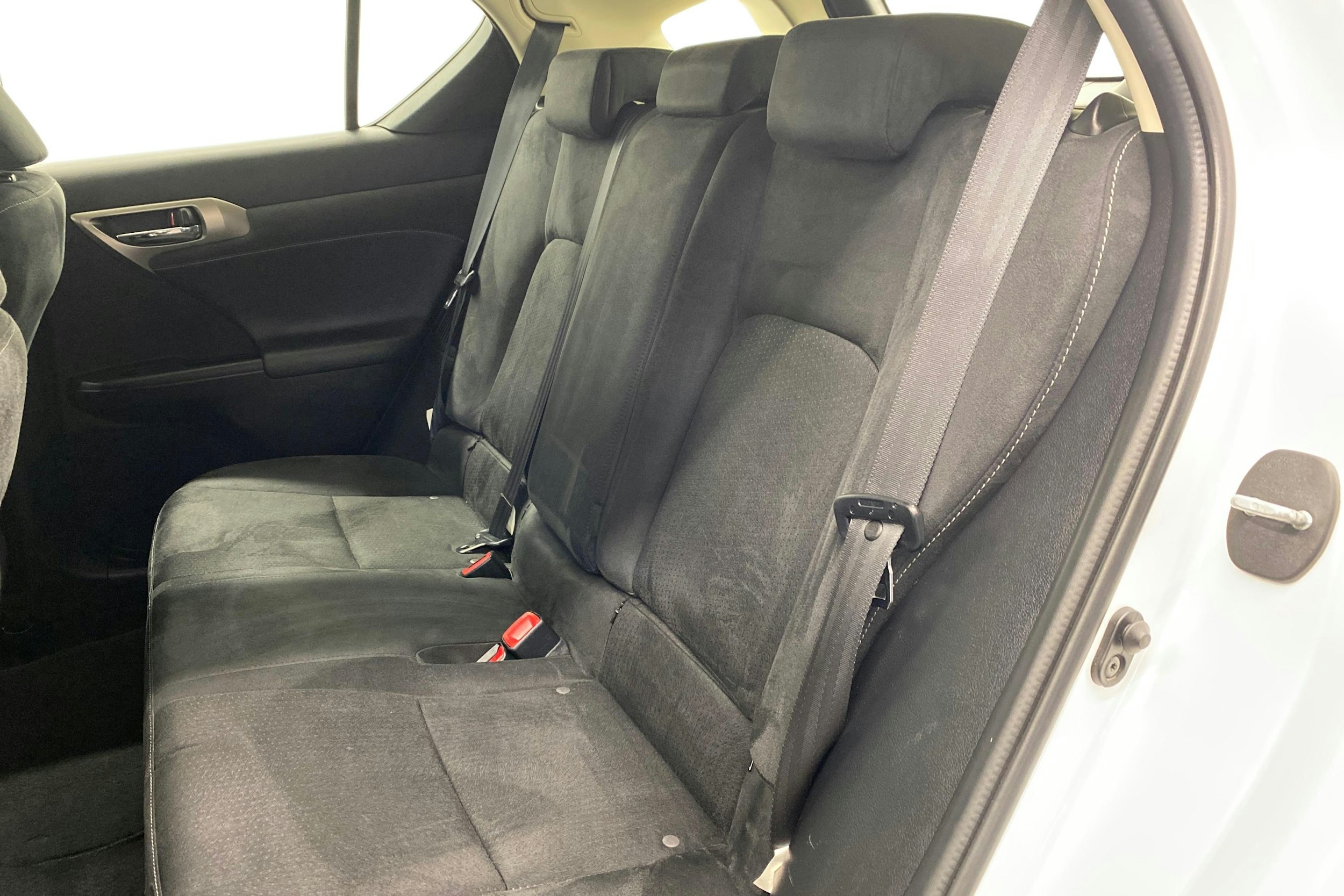 valkoinen Lexus CT 2016 kuva 10.