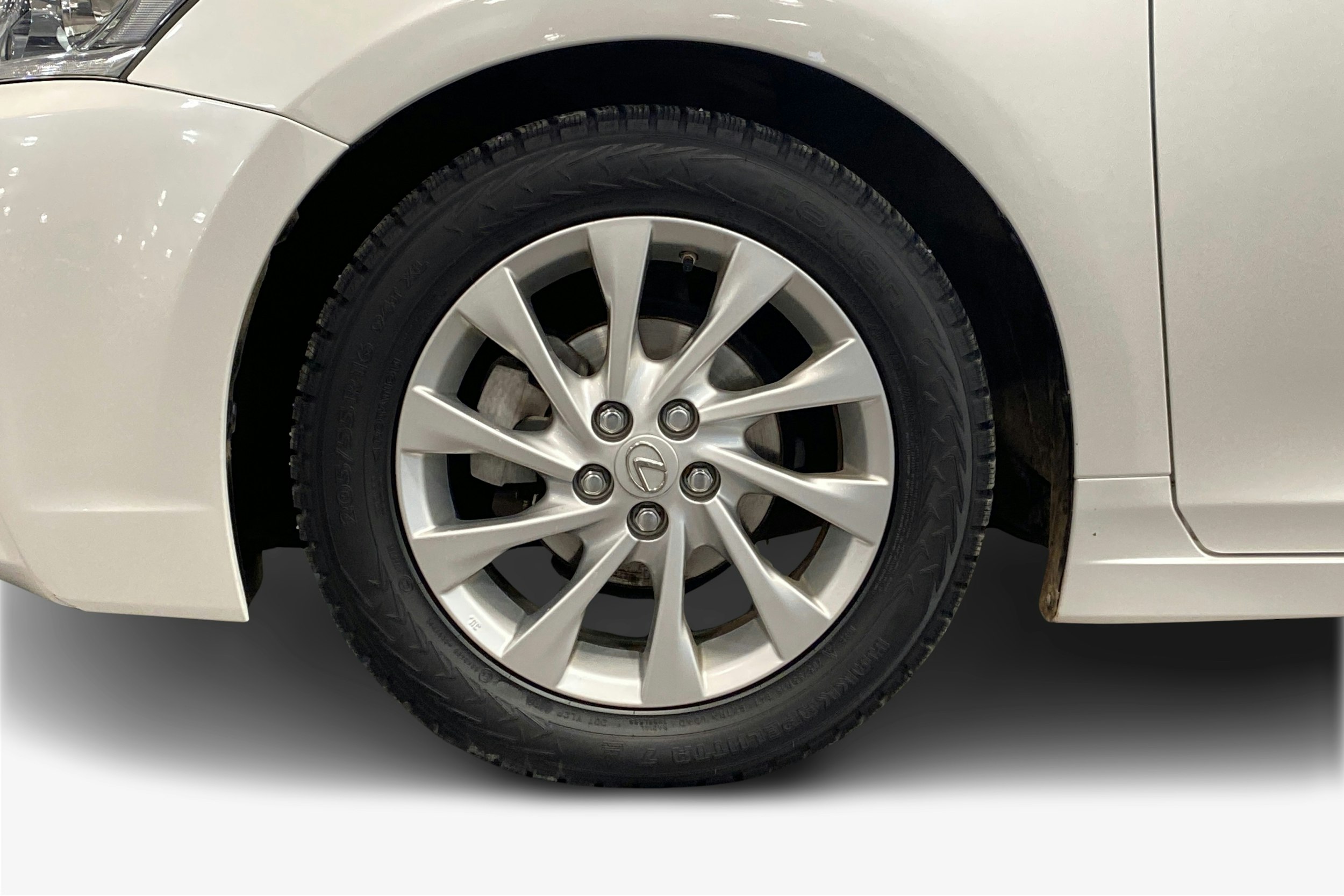 valkoinen Lexus CT 2016 kuva 11.