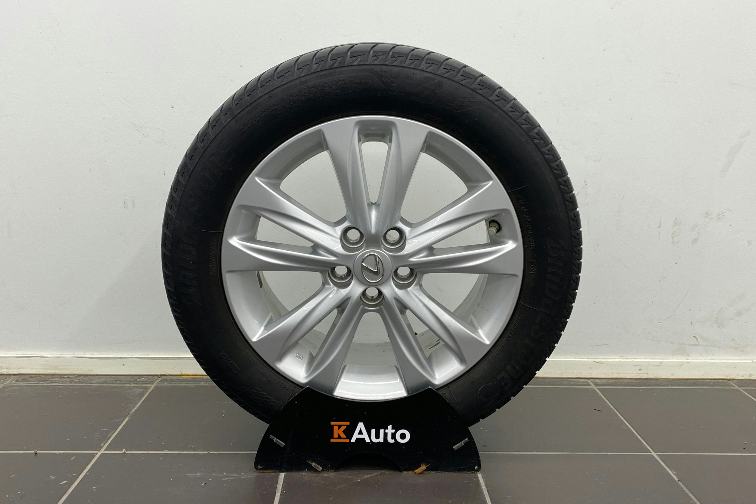 valkoinen Lexus CT 2016 kuva 13.