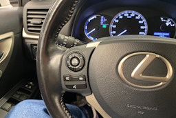 valkoinen Lexus CT 2016 kuva 14.