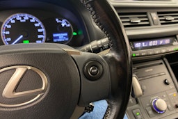 valkoinen Lexus CT 2016 kuva 15.