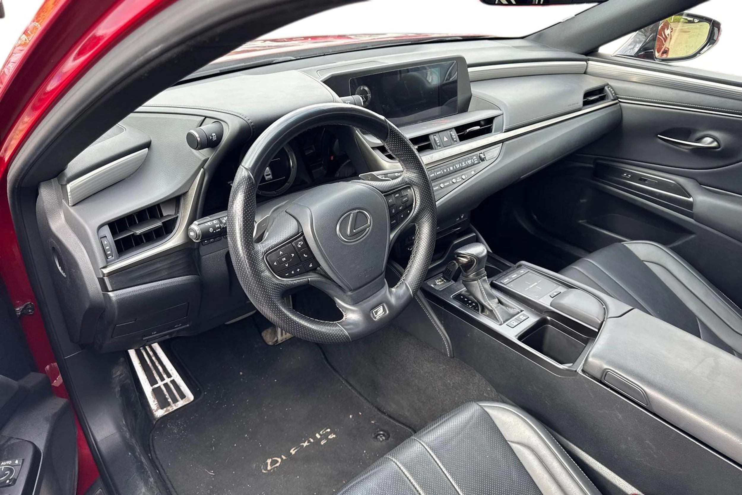 punainen Lexus ES 2020 kuva 3.