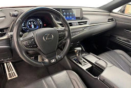 punainen Lexus ES 2020 kuva 6.