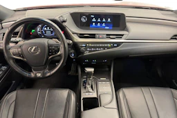 punainen Lexus ES 2020 kuva 7.