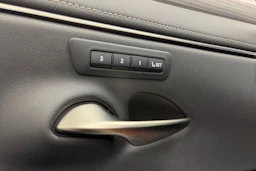 punainen Lexus ES 2020 kuva 14.