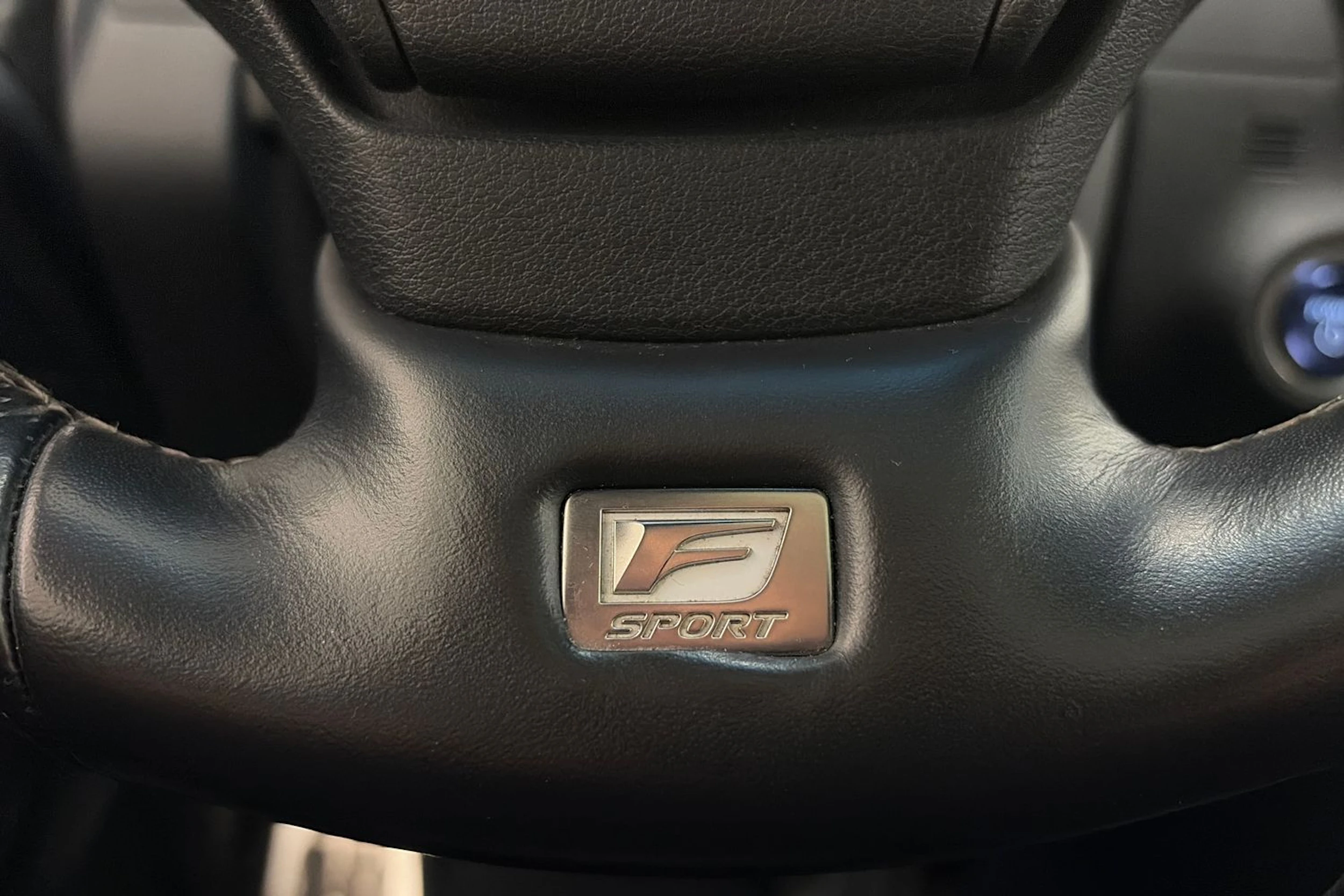 punainen Lexus ES 2020 kuva 20.