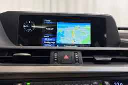 punainen Lexus ES 2020 kuva 21.