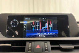 punainen Lexus ES 2020 kuva 26.