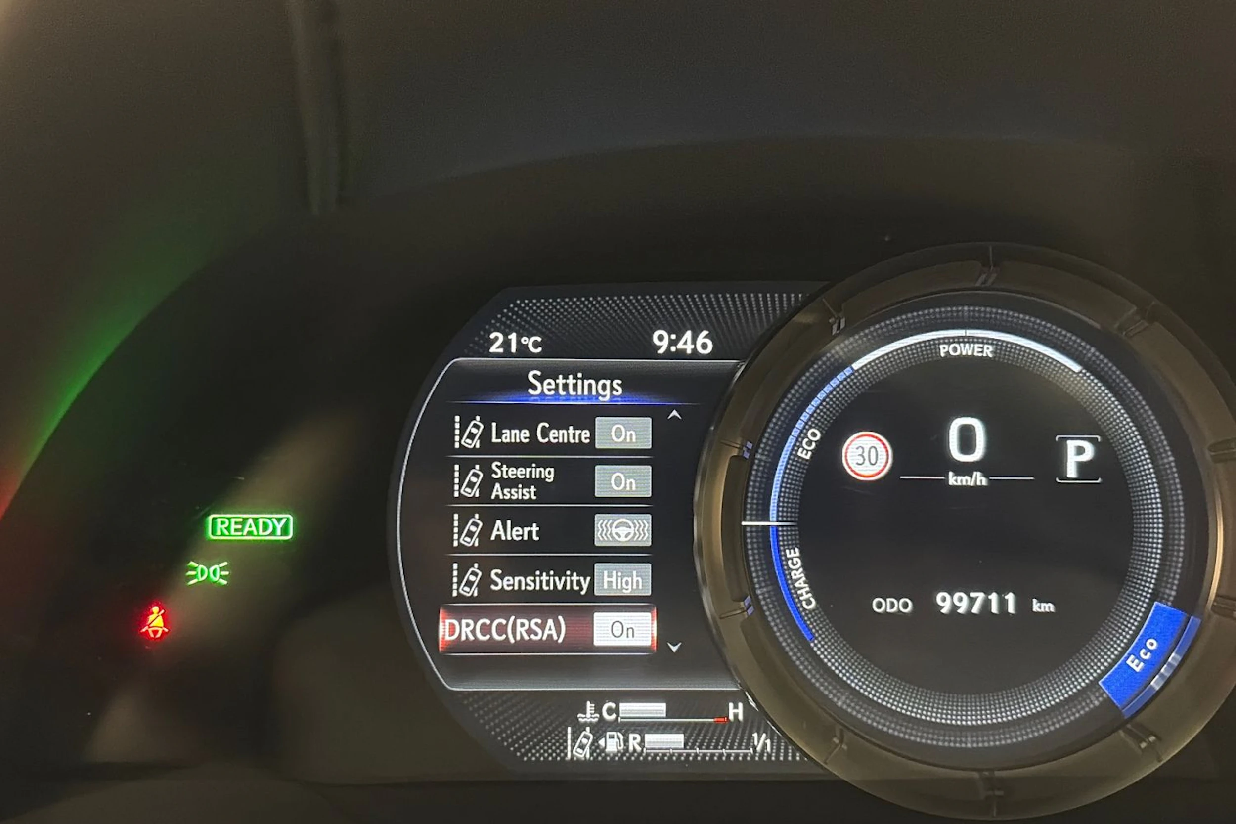 punainen Lexus ES 2020 kuva 27.