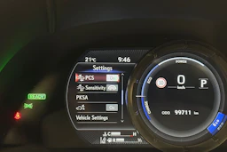 punainen Lexus ES 2020 kuva 28.