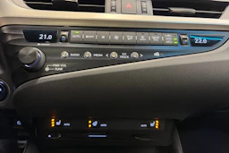 punainen Lexus ES 2020 kuva 30.