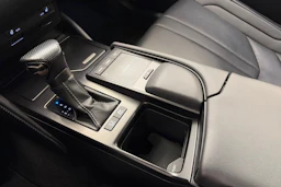 punainen Lexus ES 2020 kuva 31.