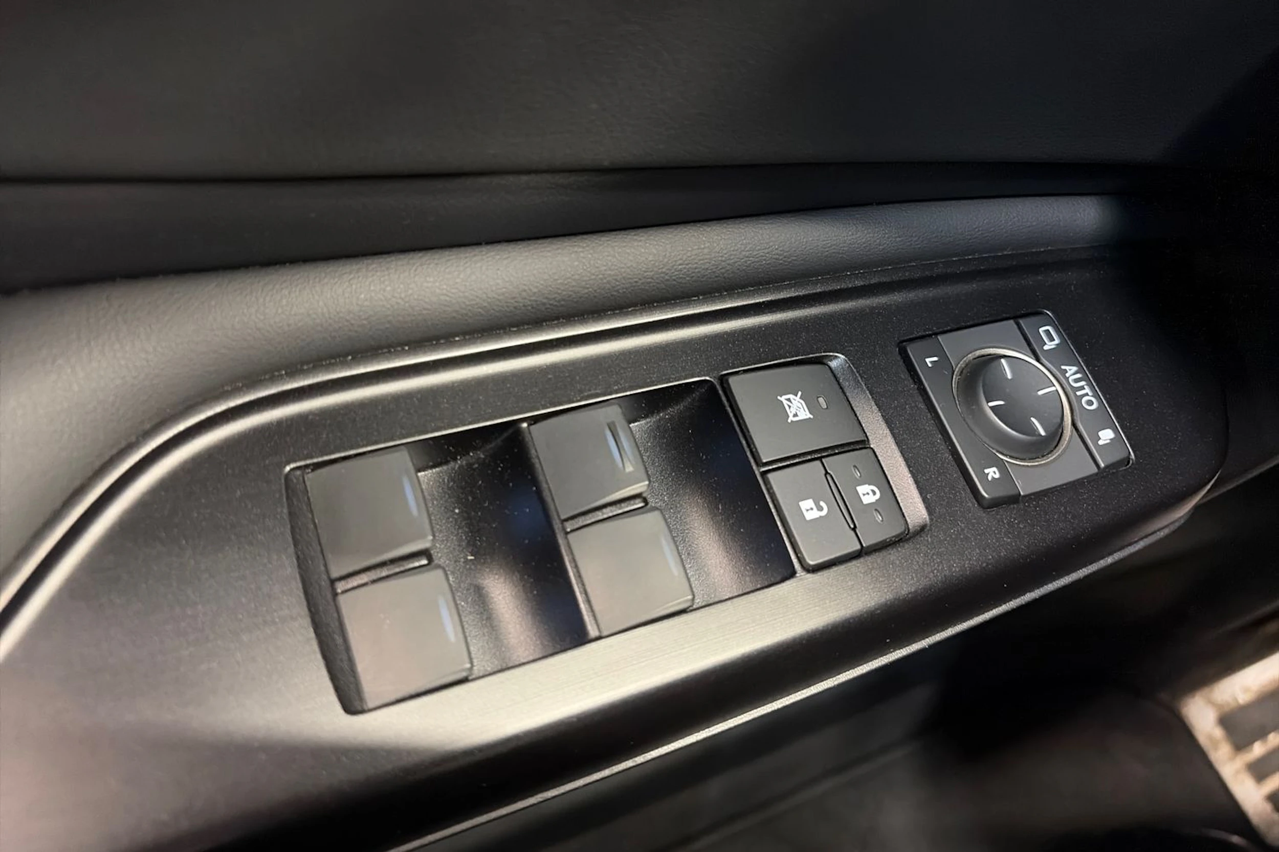 punainen Lexus ES 2020 kuva 33.