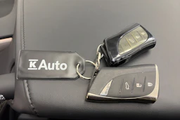 punainen Lexus ES 2020 kuva 37.
