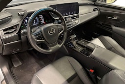 Hopea Lexus ES 2021 kuva 7.