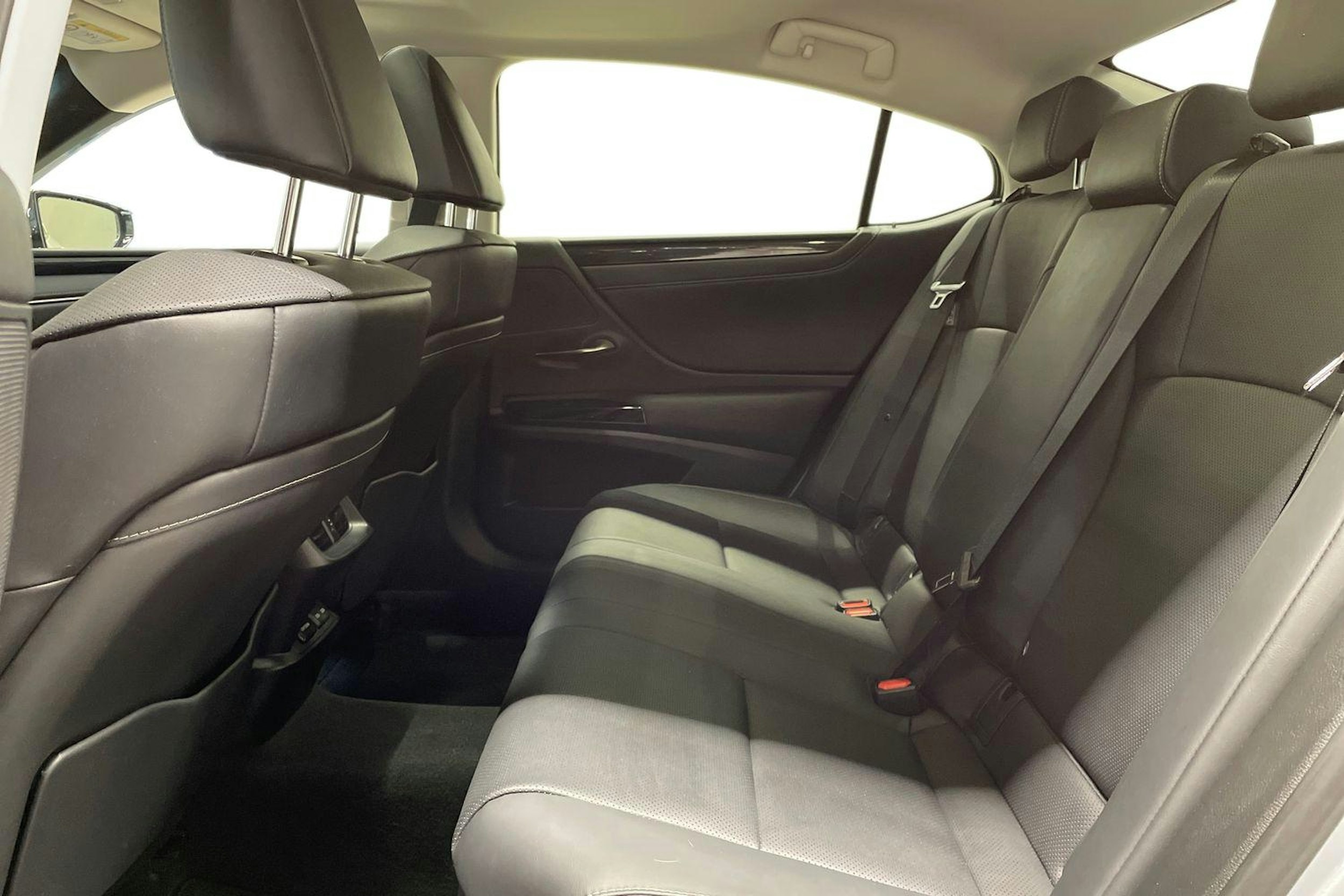 Hopea Lexus ES 2021 kuva 10.