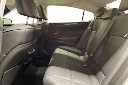 Hopea Lexus ES 2021 kuva 10.