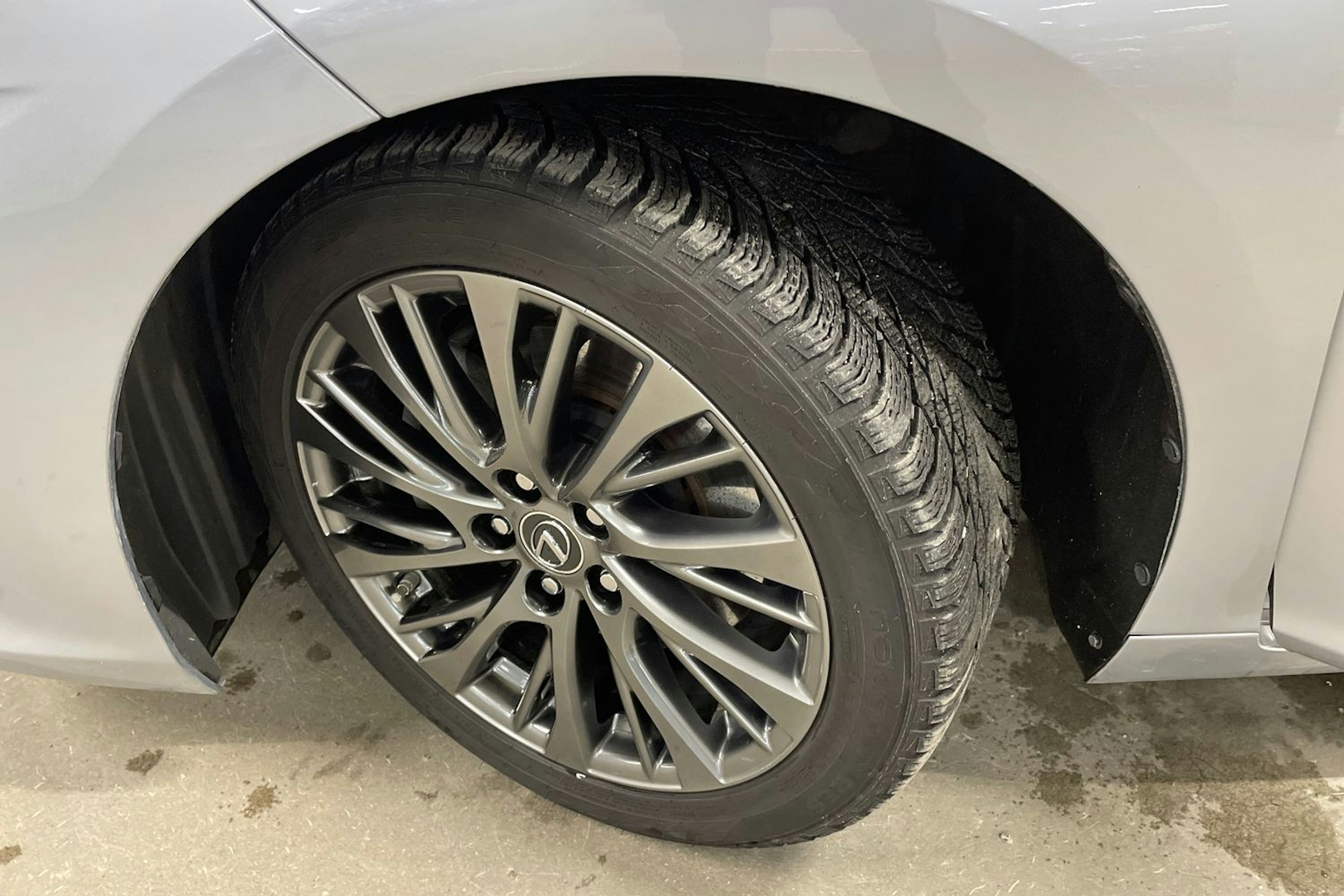 Hopea Lexus ES 2021 kuva 13.