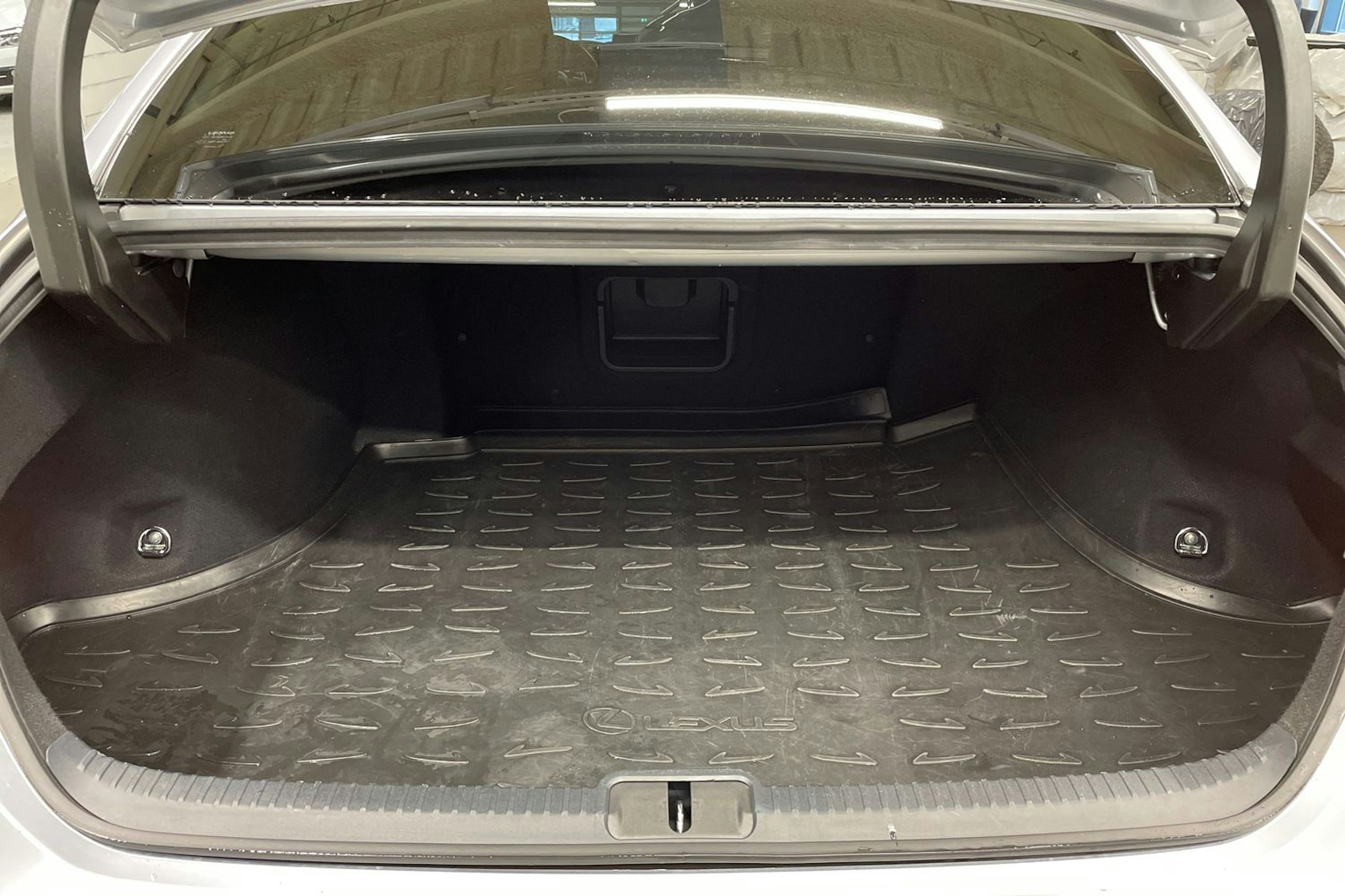 Hopea Lexus ES 2021 kuva 14.