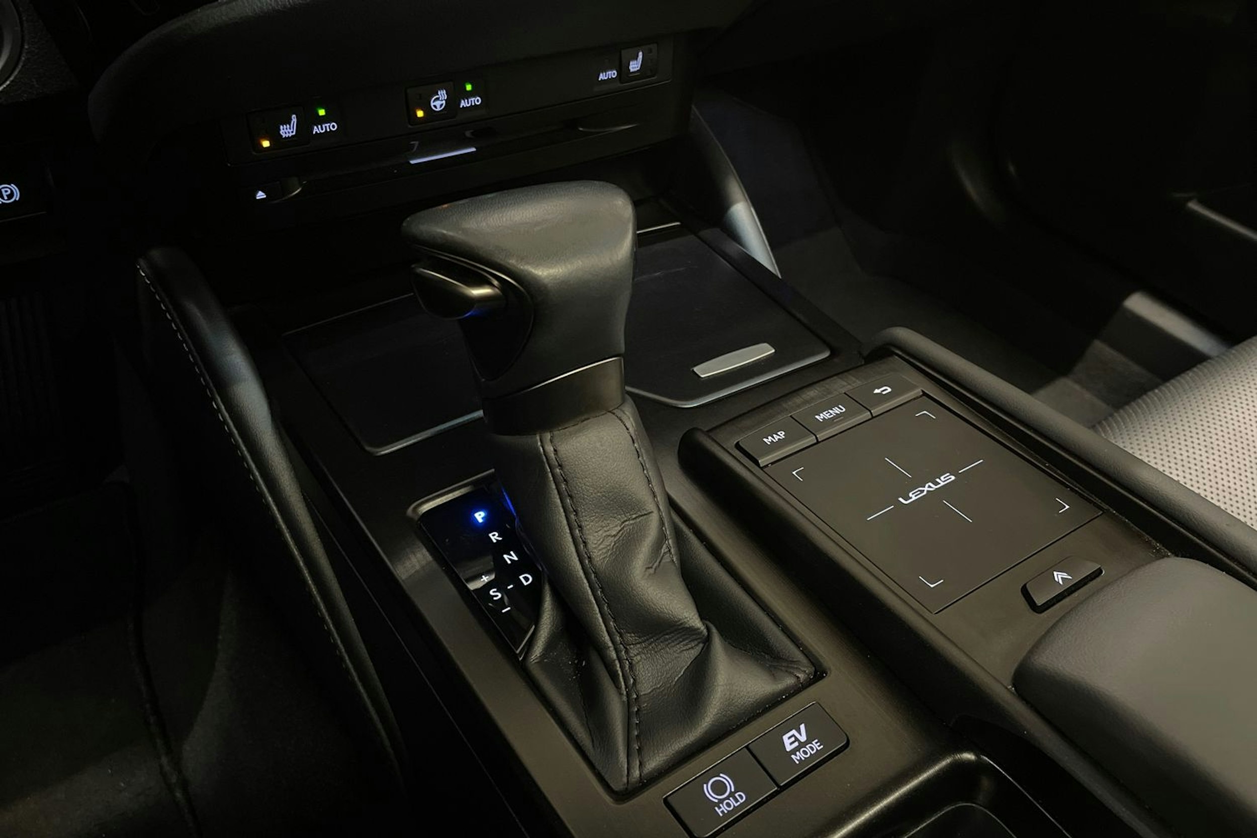 Hopea Lexus ES 2021 kuva 20.