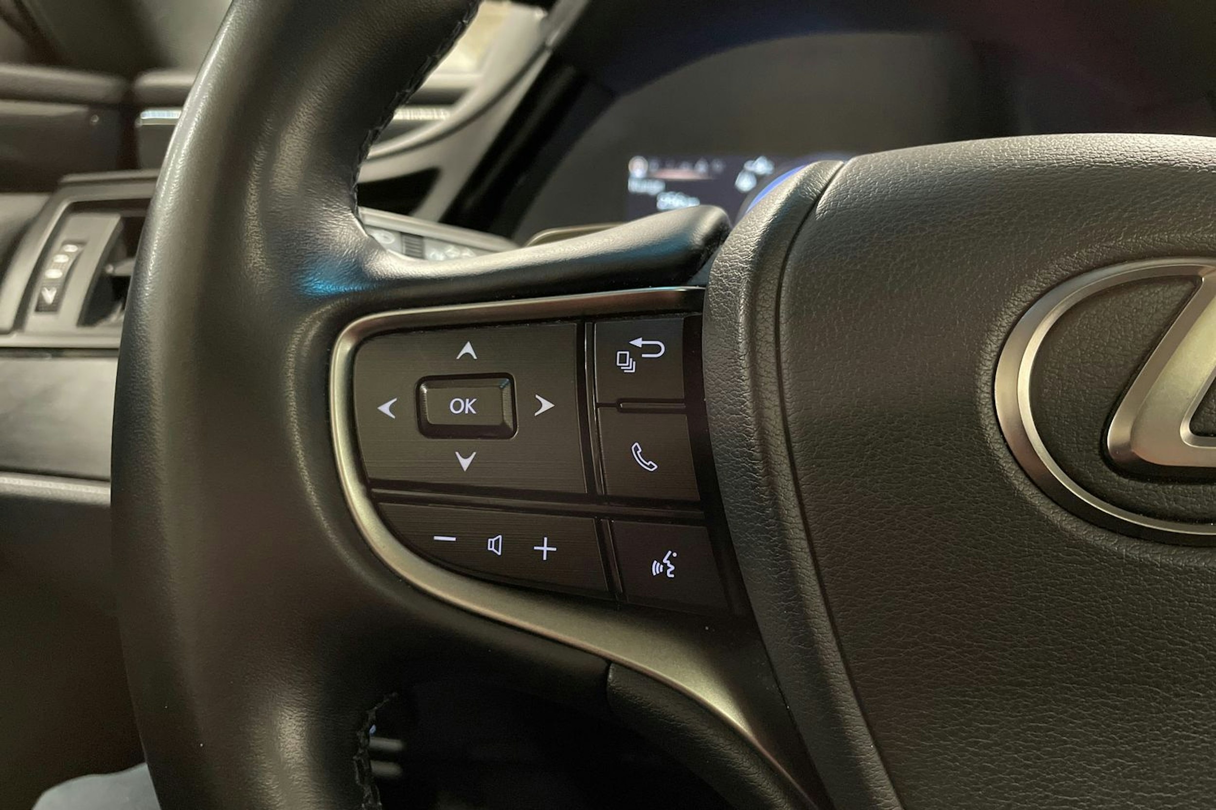 Hopea Lexus ES 2021 kuva 22.