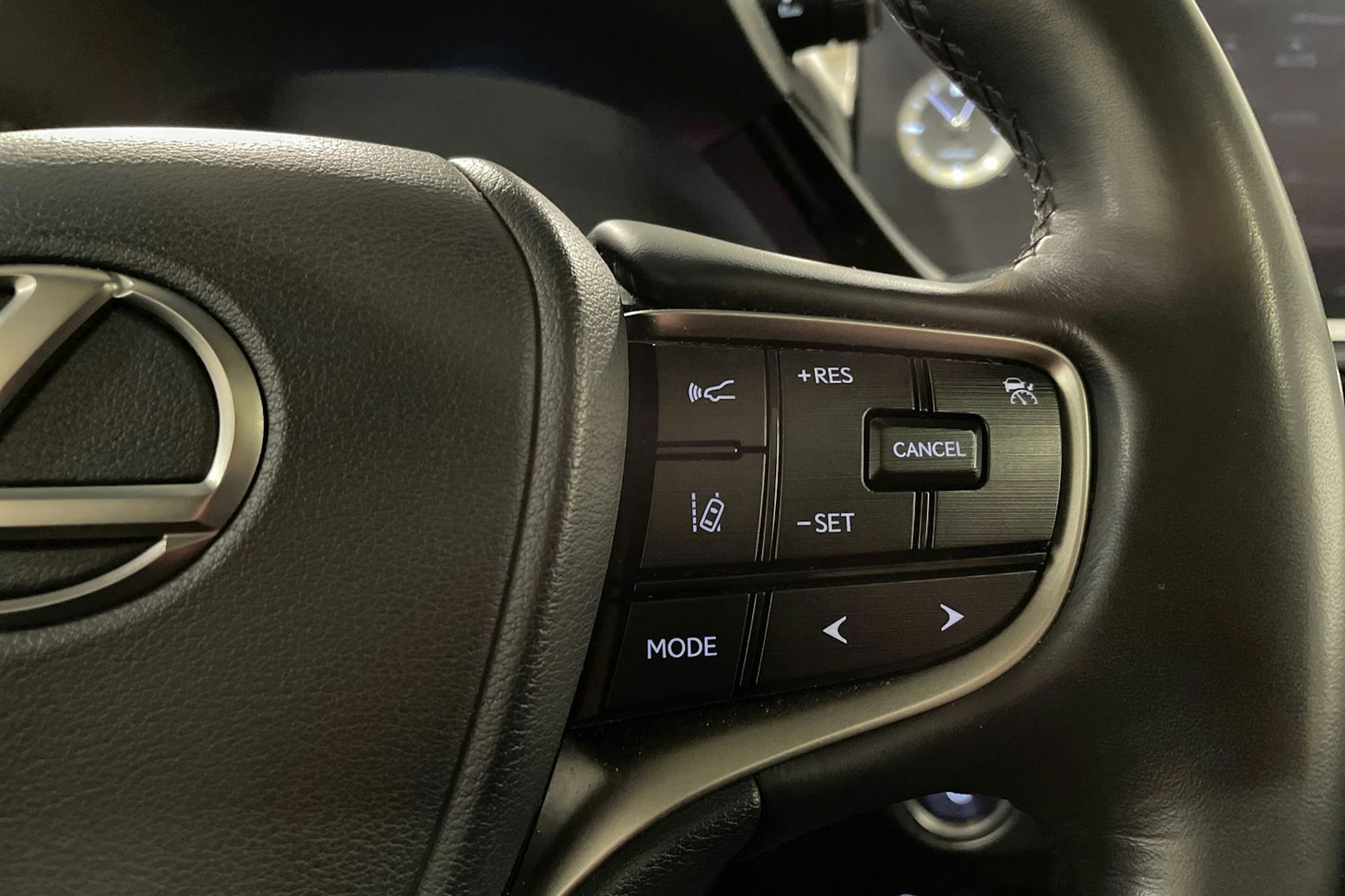 Hopea Lexus ES 2021 kuva 23.