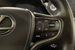 Hopea Lexus ES 2021 kuva 23.