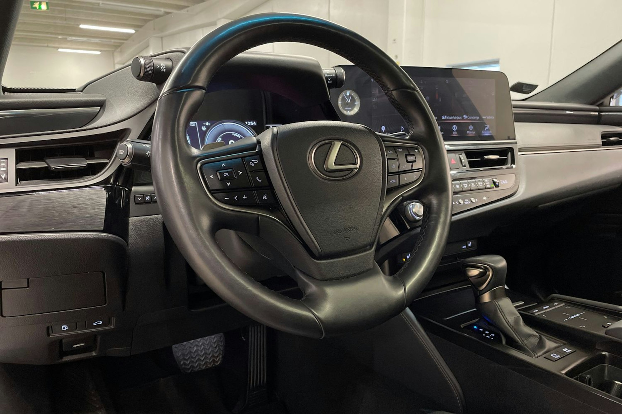 Hopea Lexus ES 2021 kuva 27.