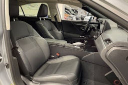 Hopea Lexus ES 2021 kuva 28.