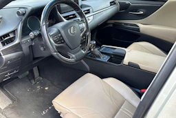 harmaa Lexus ES 2021 kuva 3.