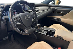 harmaa Lexus ES 2021 kuva 8.